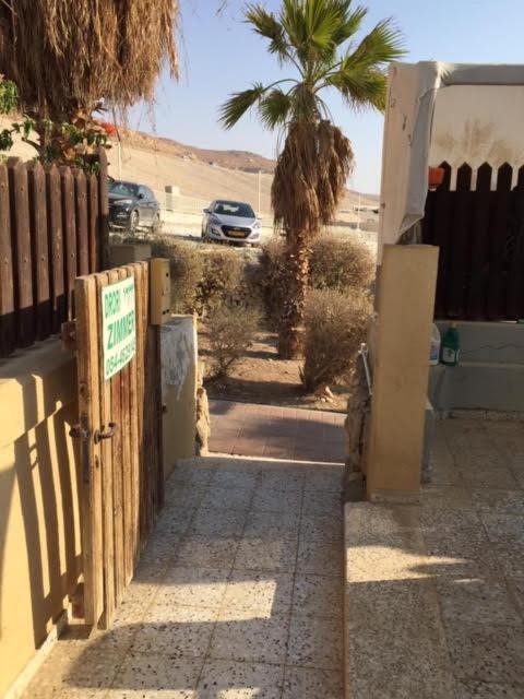 הבית של דרורי Neve Zohar Esterno foto